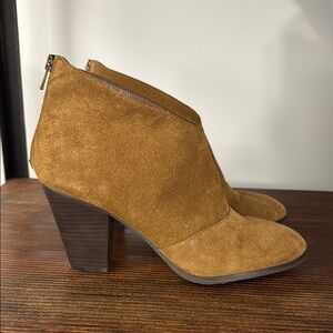 Ann Taylor Tan Suede Ankle Boots Size 9.5